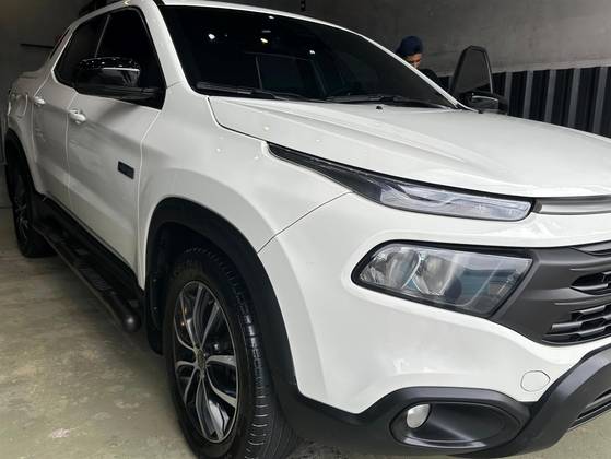 FIAT TORO 2.0 16V TURBO DIESEL ULTRA 4WD AT9 FIAT TORO 2.0 16V TURBO DIESEL ULTRA 4WD AT9